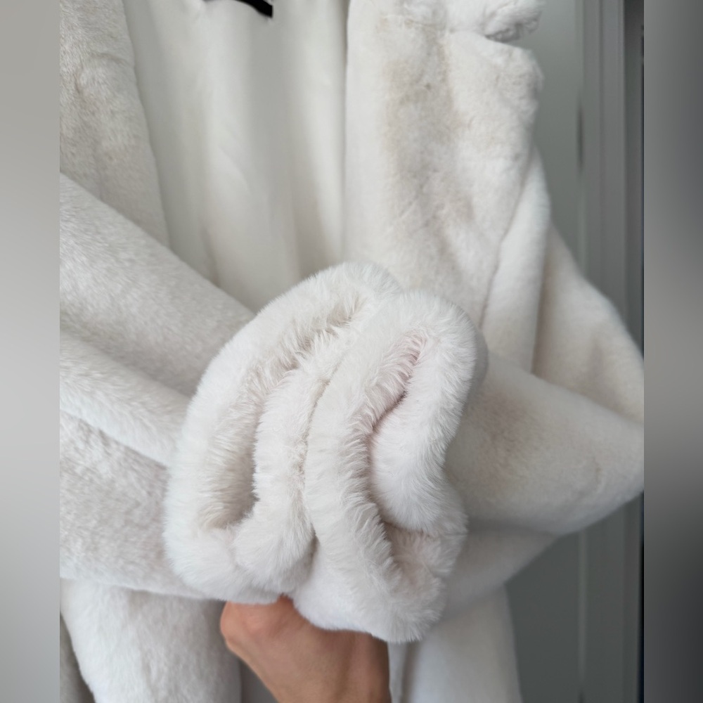 Alo- Oversized Faux Fur White Women's Trench - Picture 4 of 9
